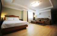 Kamar Tidur 5 Empire Tourist Hotel