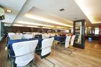 Bar, Kafe, dan Lounge Hotel Amaltas International by Orion Hotels