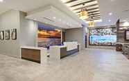 Lobby 3 SpringHill Suites by Marriott Huntington Beach Orange County