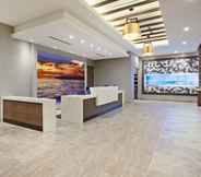 Lobi 3 SpringHill Suites by Marriott Huntington Beach Orange County