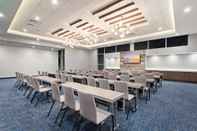 Functional Hall SpringHill Suites by Marriott Huntington Beach Orange County