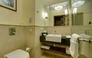 In-room Bathroom 7 Deventure Sarovar Portico Kapashera