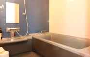 Toilet Kamar 5 BK Hotel & Weekly