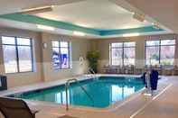 Swimming Pool Hampton Inn & Suites Newburgh Stewart Airport