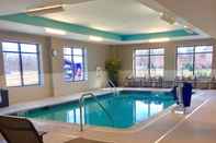 Swimming Pool Hampton Inn & Suites Newburgh Stewart Airport