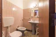 Toilet Kamar Villas2Go2 Claraboia