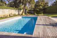 Swimming Pool Liiiving in Porto Oporto Garden Pool House