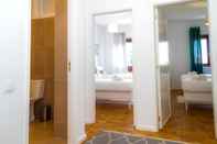 In-room Bathroom Liiiving in Porto - Downtown Delight Apartments