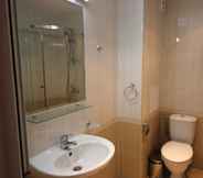 Toilet Kamar 2 Menada Sky Dreams Apartments