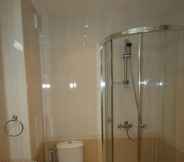 Toilet Kamar 4 Menada Sky Dreams Apartments