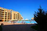 Swimming Pool Menada Grand Resort Apartments