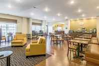 Bar, Cafe and Lounge Sleep Inn & Suites West-Near Medical Center