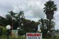 ภายนอกอาคาร Holiday Hotel