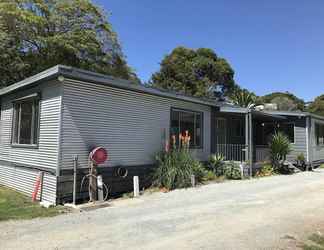 Exterior 2 The Waterwheel Beach Cabins - Caravan Park