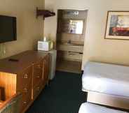 Phòng ngủ 2 Economy Motel