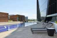 Kolam Renang Vibe Hotel Melbourne Docklands