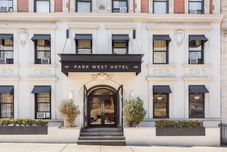 外観 Park West Hotel