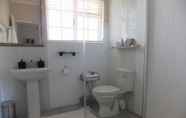 Toilet Kamar 2 The Vineyard Country House