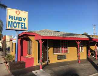 Exterior 2 Ruby Motel