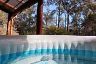 Kolam Renang Jarrah Grove Forest Retreat - Adults Only