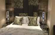 Bedroom 7 Boutique by Browns