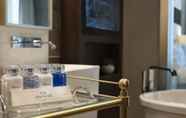 In-room Bathroom 3 Elite World Grand Istanbul Basın Ekspres Hotel