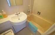 Toilet Kamar 6 Hotel Ark Business