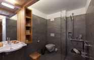 Toilet Kamar 2 Chalet Binna