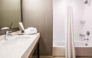 In-room Bathroom 6 Courtyard by Marriott Columbia Cayce