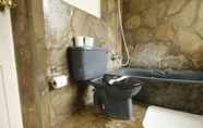 Toilet Kamar 7 Kichu Resort Paro
