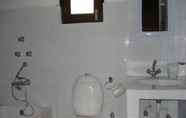In-room Bathroom 4 Bongde Goma Resort
