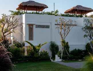 Exterior 2 Silversand Villa