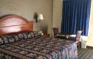 Bedroom 5 Travelodge by Wyndham Orangeburg