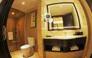 Toilet Kamar 2 Yarrow Boutique Hotel