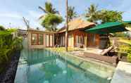 สระว่ายน้ำ 5 Legian Beach Villas