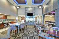 Quầy bar, cafe và phòng lounge Homewood Suites by Hilton New Hartford Utica
