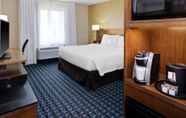 Bedroom 7 Fairfield Inn & Suites by Marriott Bakersfield North/Airport
