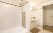 Phòng tắm bên trong 6 Apartments on Mounts Bay