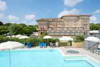 Swimming Pool Hotel Stefania