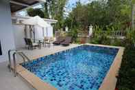 Swimming Pool Baan Ping Tara