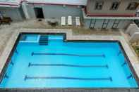 Swimming Pool Valampuri Hotel