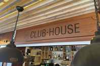 Quầy bar, cafe và phòng lounge L'oustaou de Porquerolles