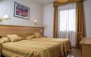 Kamar Tidur 2 Hotel Derby