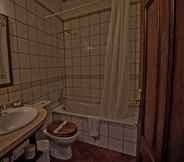 Phòng tắm bên trong 3 Hotel El Tejar