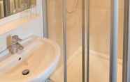 In-room Bathroom 5 Boardinghouse Vegesack