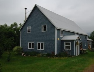 Exterior 2 Blue Barn Cottage