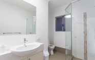 Toilet Kamar 3 Reflections by Rockingham Apartments