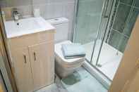 Toilet Kamar Birmingham Guest House 14