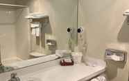 In-room Bathroom 2 Candlelight Inn & Suites Hwy 69 near McAlester