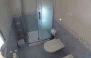 In-room Bathroom 4 Easy Apartaments Peschiera